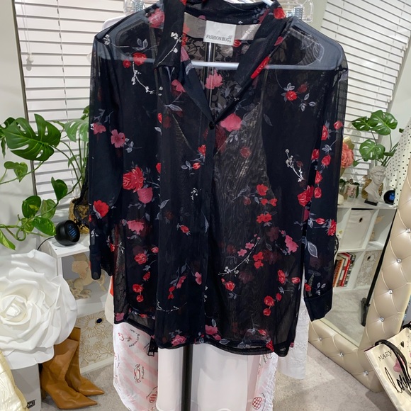 Vintage sheer rose floral button up top - Picture 5 of 9